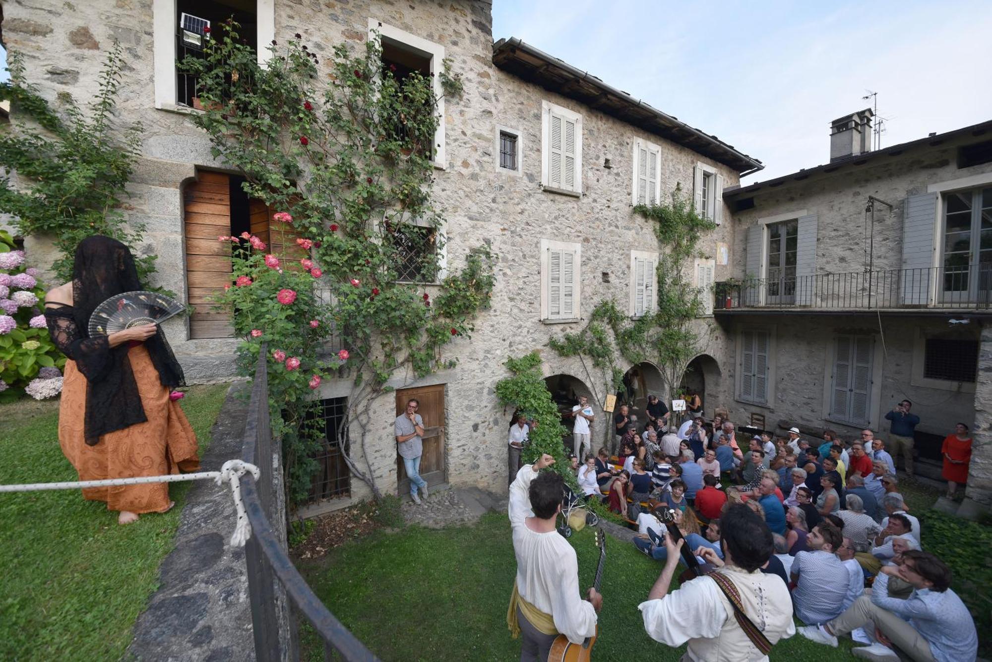 فيلا Piano Nobile Al Roseto Del Drago San Bernardo  المظهر الخارجي الصورة