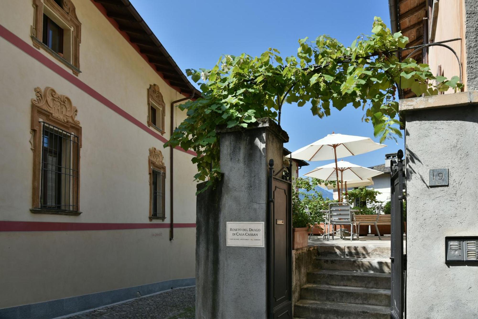 فيلا Piano Nobile Al Roseto Del Drago San Bernardo  المظهر الخارجي الصورة